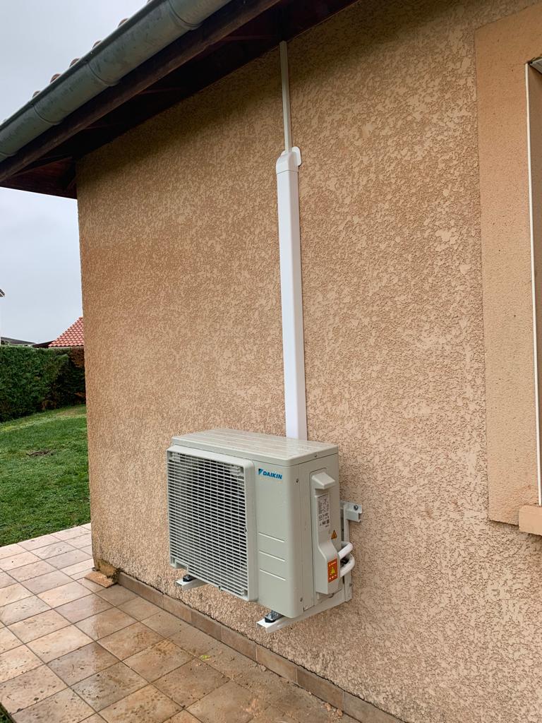 Installation – Climatiseur réversible DAIKIN Sensira 4,2 kW — photo 2