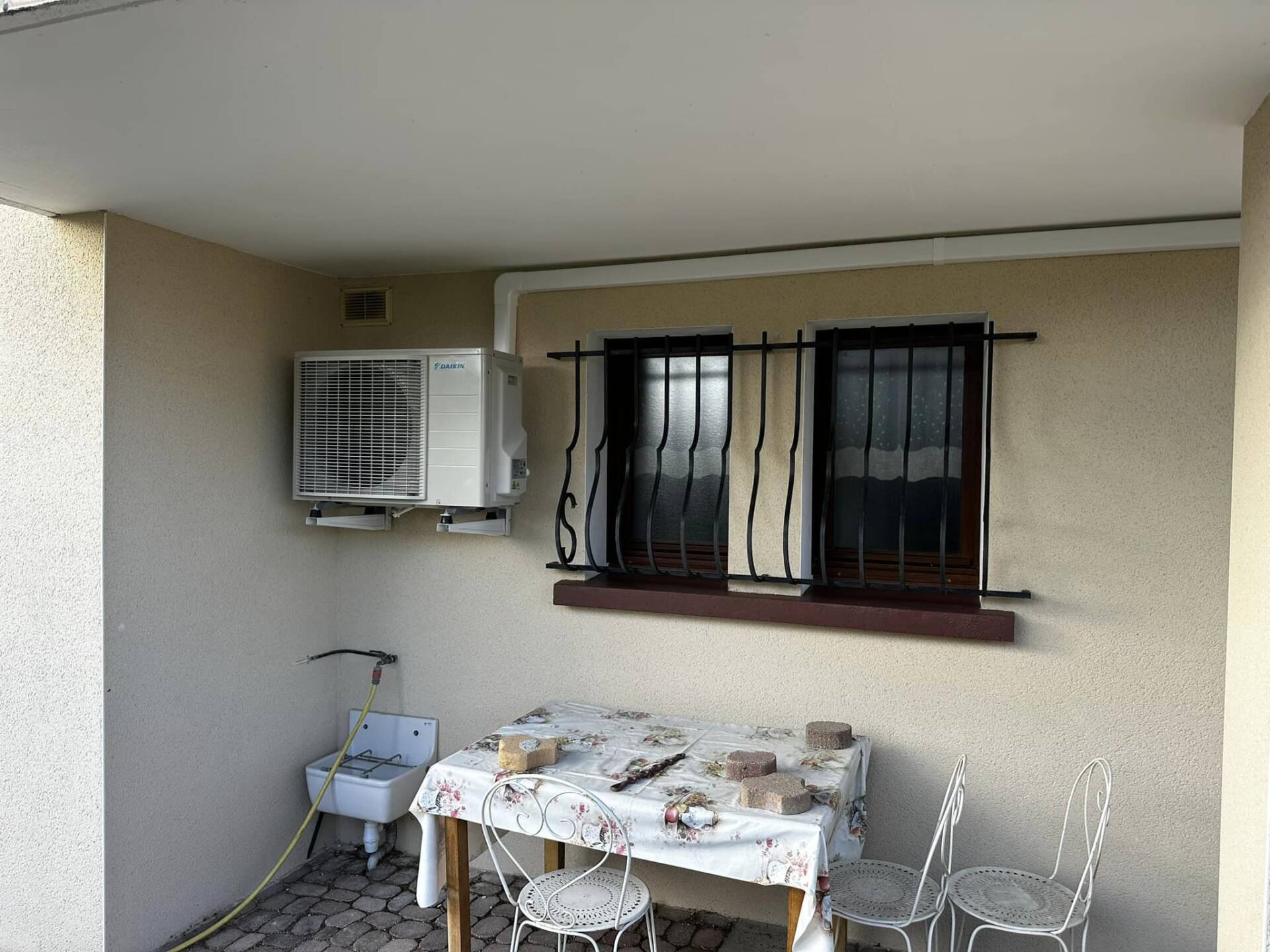 installation climatisation réversible DAIKIN à Amberieu en Bugey 01500 — photo 3