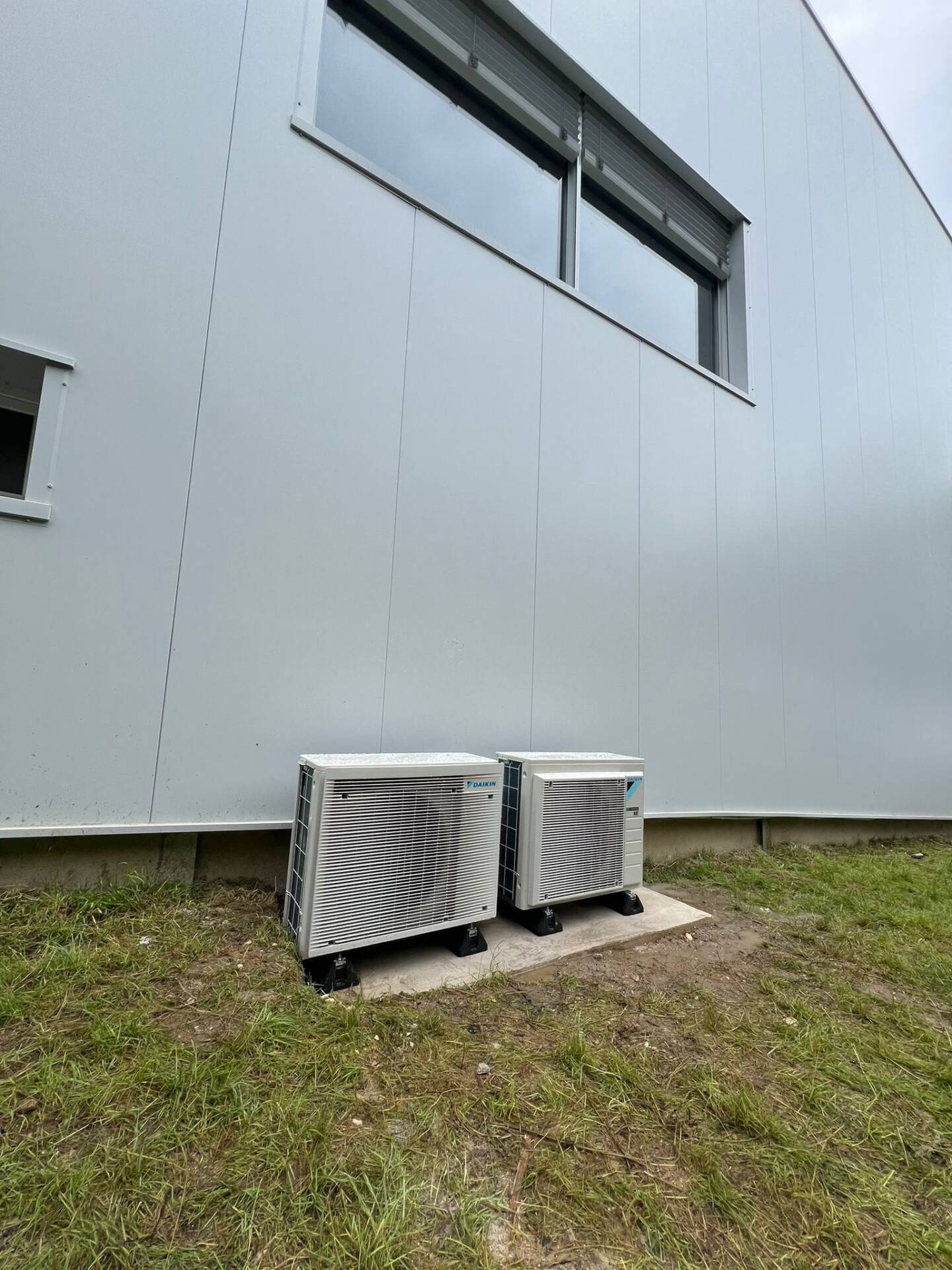 Installation de 5 climatiseur DAIKIN dans une entreprise à SAINTE CONSORCE — photo 8