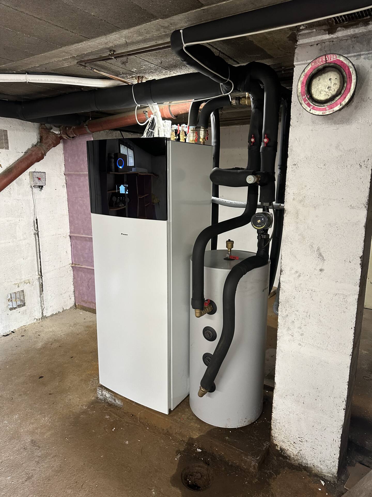 Installation d’une pompe à chaleur DAIKIN Altherma 3 en remplacement d’une chaudière Fioul à Marcy l’Etoile ( ERLA11DV3 + EBVH11S18D6V ) — photo 2