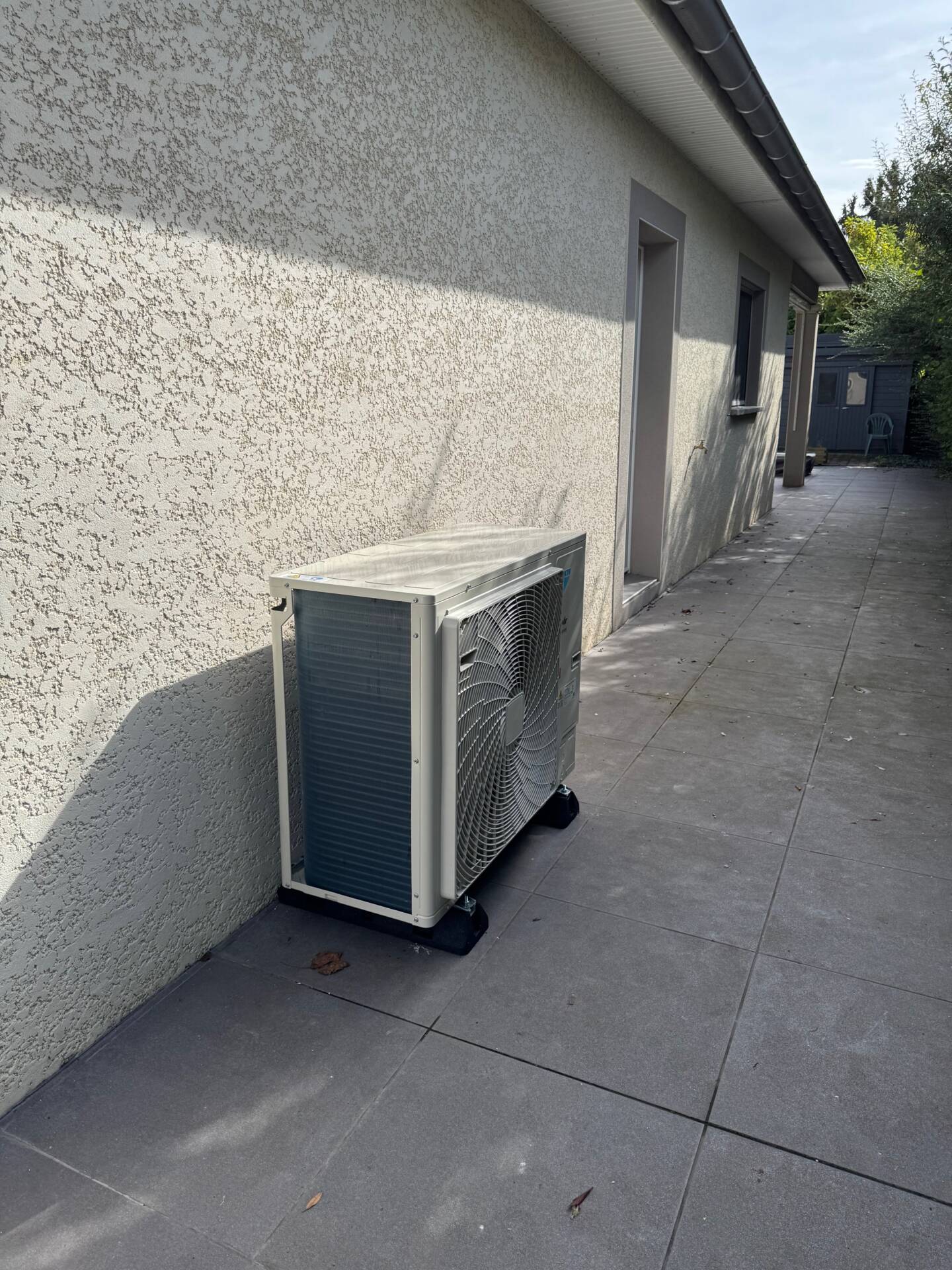LAGNIEU Installation d’un gainable DAIKIN + Airzone FBA100A + RZAG100NV1 — photo 2
