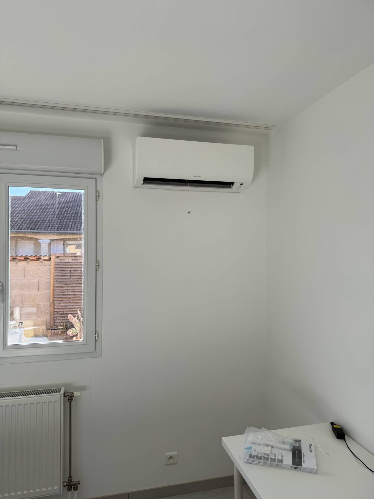 Ambérieu-en-Bugey : Installation d’un Gainable DAIKIN et Air Zone avec mural Stylish et mural comfora 5MXM90A + FBA60A + FTXA50AW + FTXP20N — photo 2