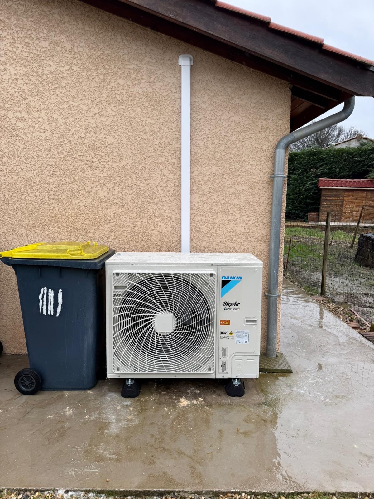 Chantier d’une pompe à chaleur Air / Air Gainable Daikin + Airzone à Chazay-d’Azergues – FBA71A9 — photo 7
