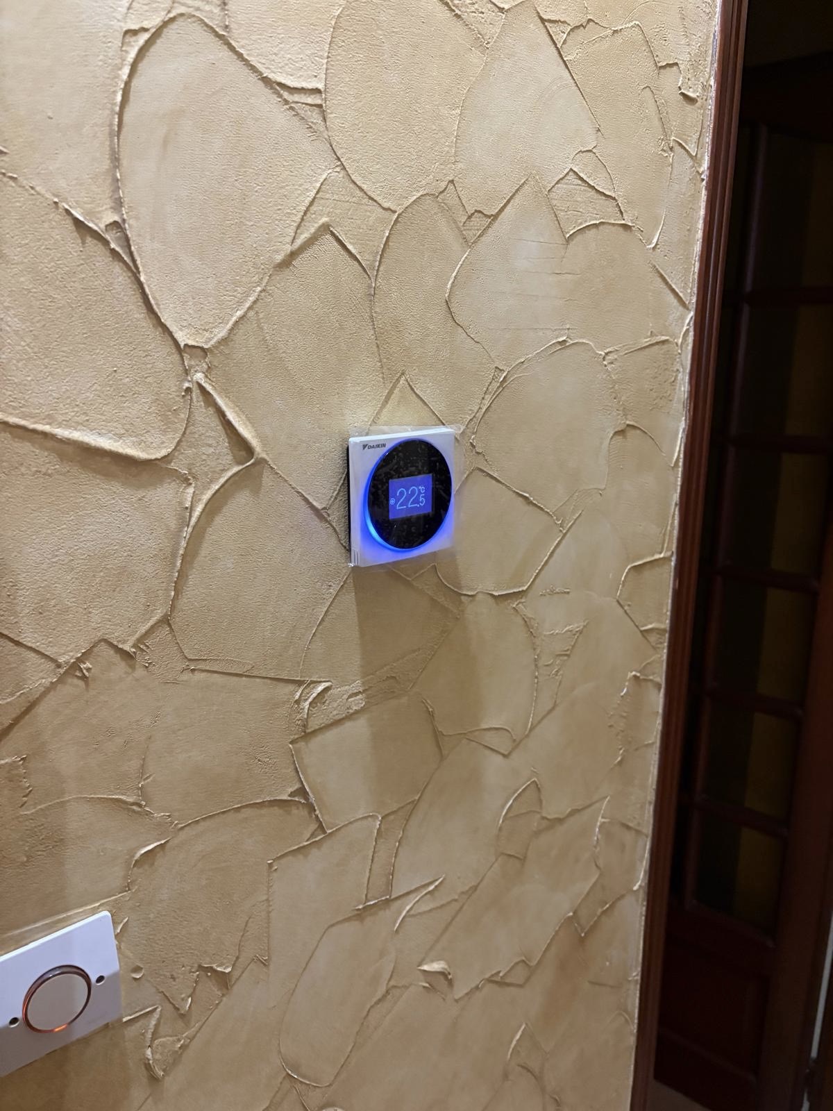 Chantier d’une pompe à chaleur air/eau DAIKIN Altherma 3 R F et pompe à chaleur Air / Air à Blyes — photo 4