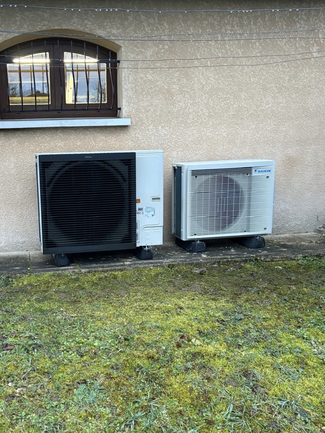 Chantier d’une pompe à chaleur air/eau DAIKIN Altherma 3 R F et pompe à chaleur Air / Air à Blyes — photo 5