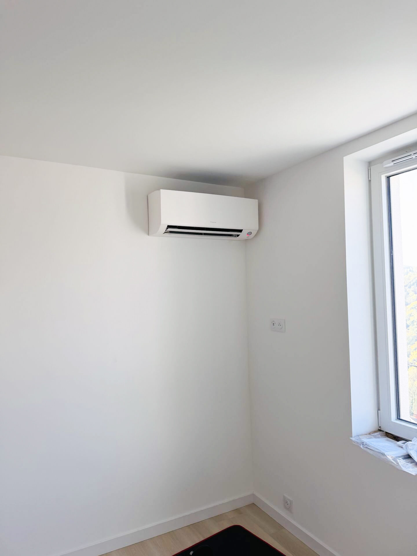 Remplacement chauffe-eau électrique par un chauffe-eau thermodynamique Thermor – à Valserhône — photo 4