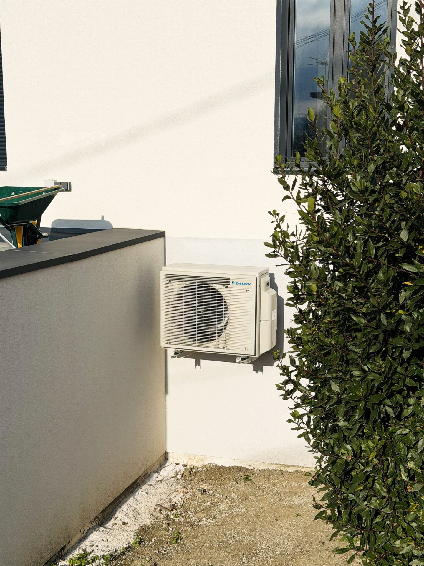 Remplacement chauffe-eau électrique par un chauffe-eau thermodynamique Thermor – à Valserhône — photo 6
