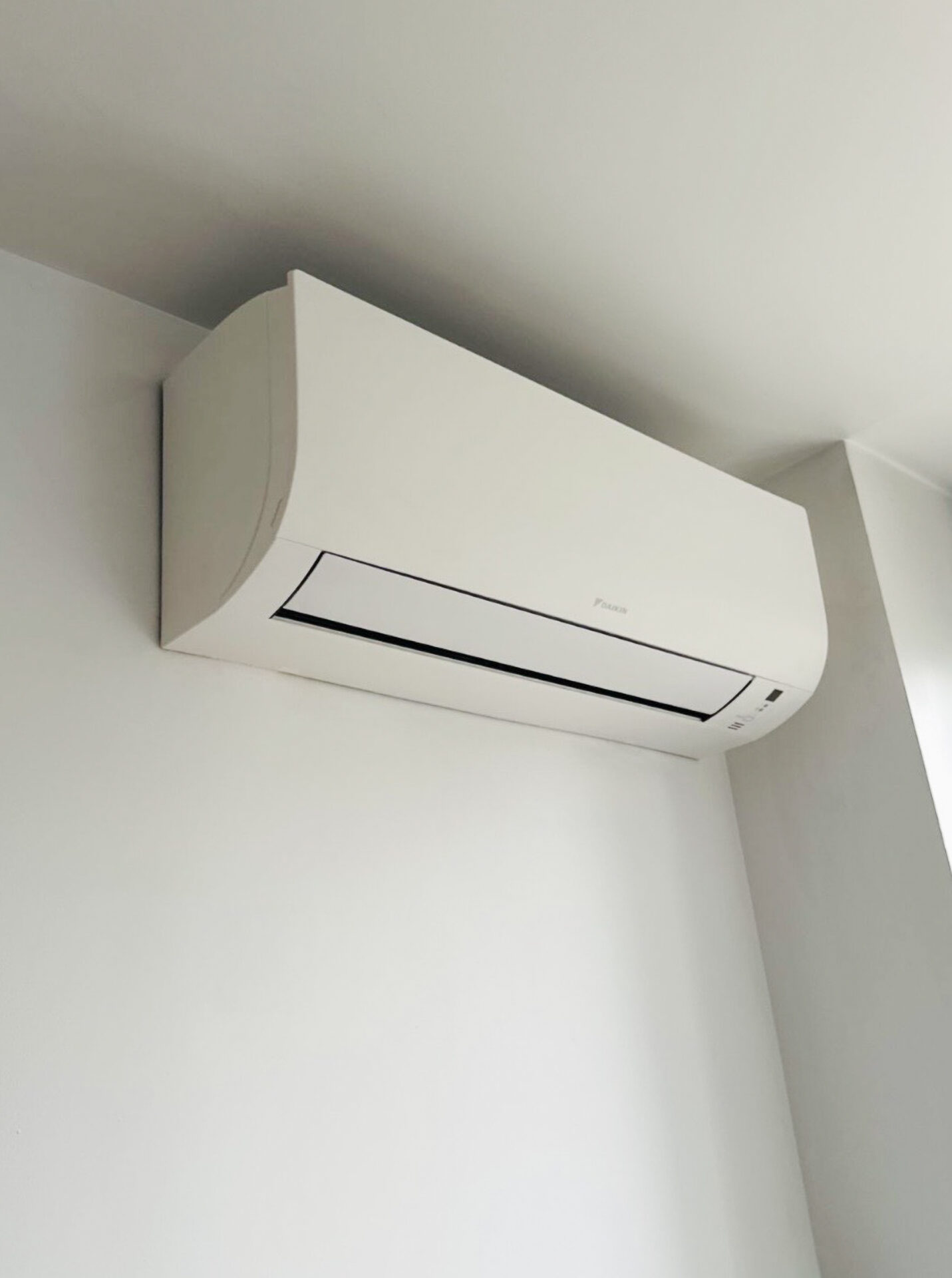 Lagnieu (01150) – Installation d’unités murales Daikin Stylish et Comfora (FTXA50CW-FTXP25N9) — photo 4