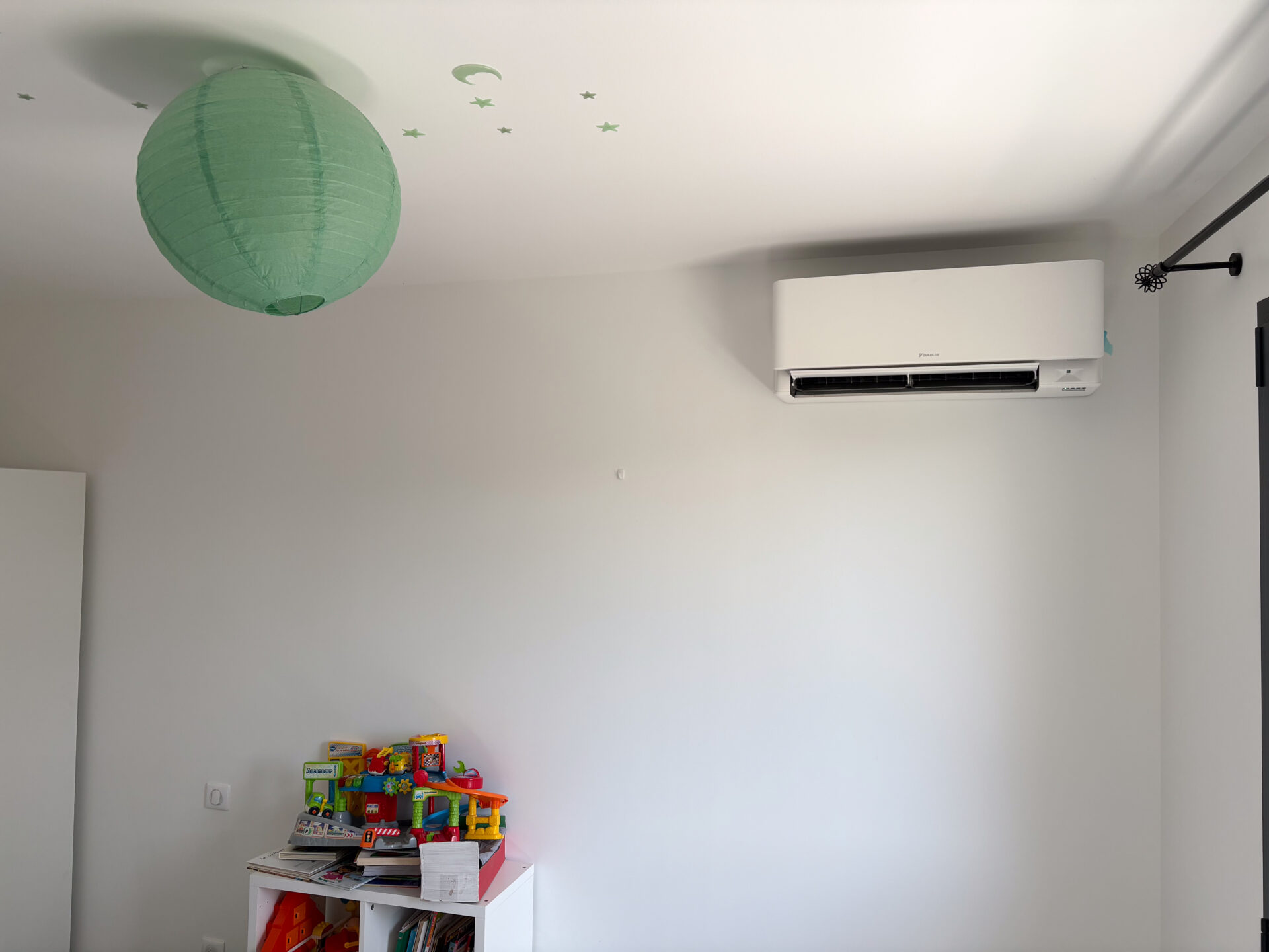 Installation d’un système pentasplit Daikin avec 5 unités murales Stylish — photo 2