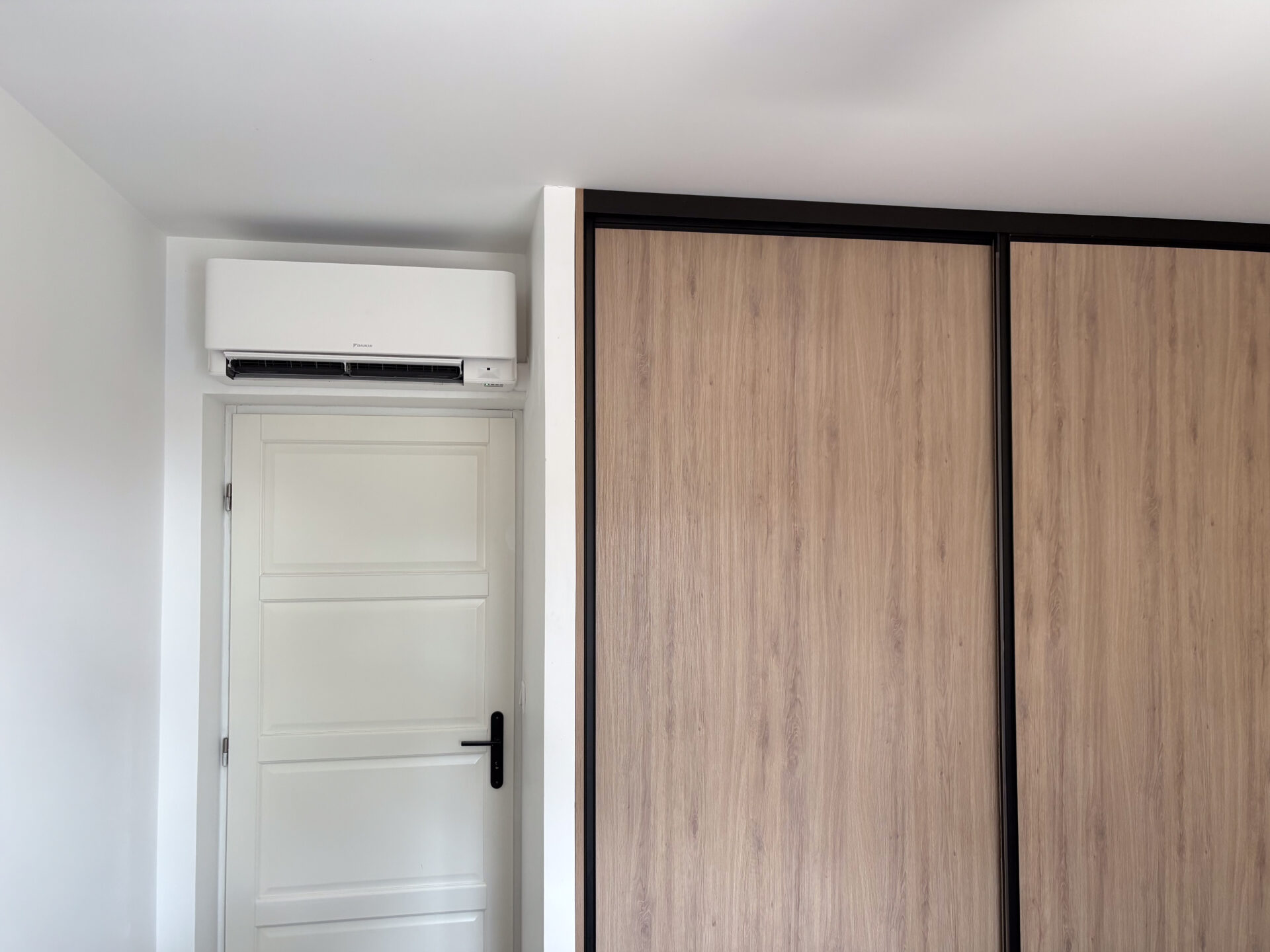 Installation d’un système pentasplit Daikin avec 5 unités murales Stylish — photo 4