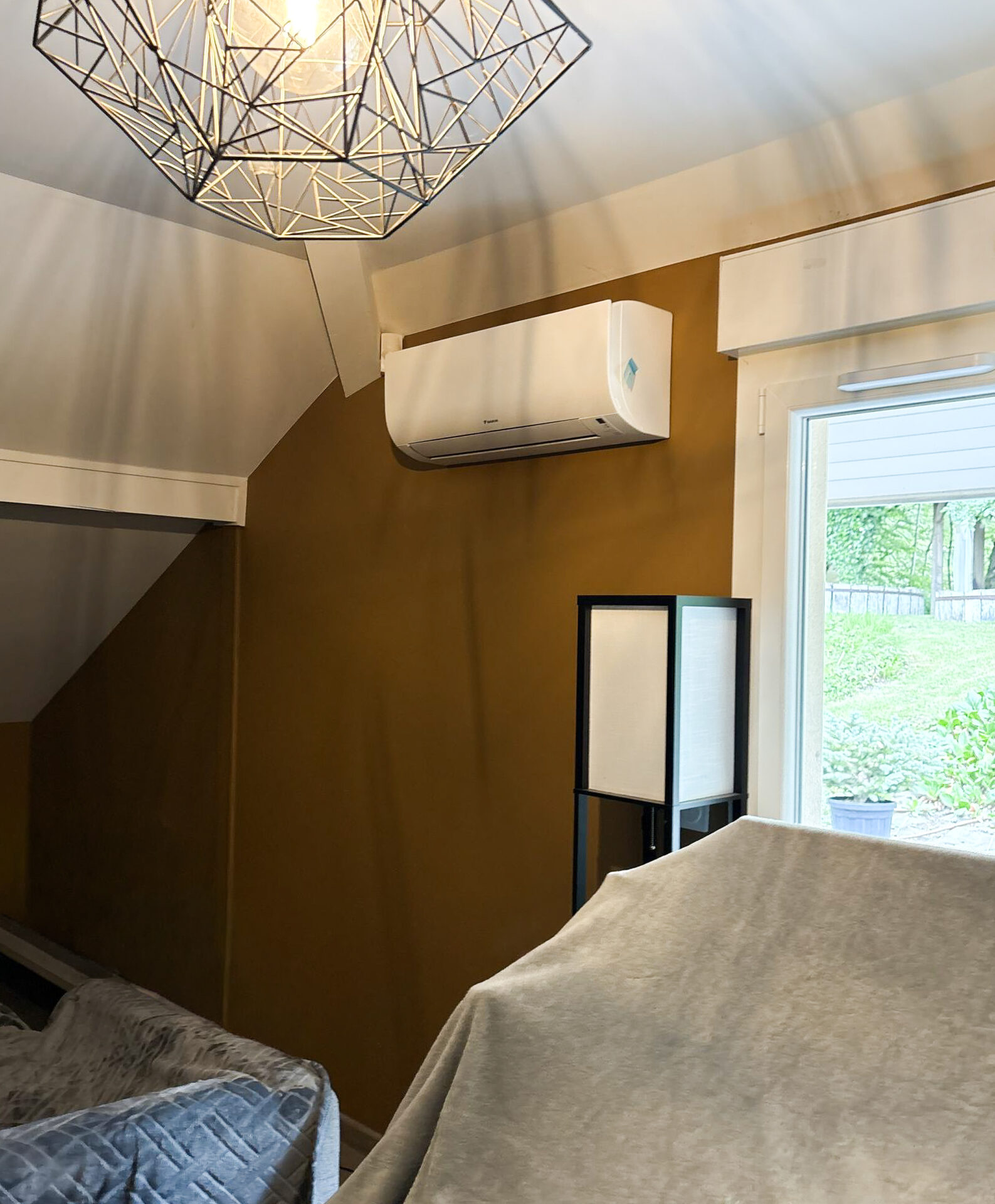 Chantier à Nantua : installation d’une unité console et d’unités murales Daikin — photo 4