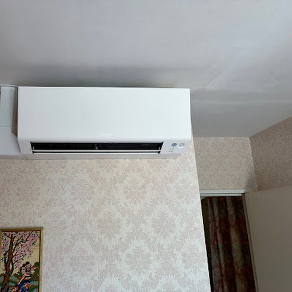 Installation de 3 climatiseurs DAIKIN sur la commune de Villefontaine - Solufroid