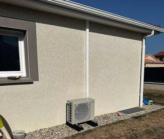 Installation d’une pompe à chaleur (climatisation réversible) DAIKIN 4,5kw - Solufroid