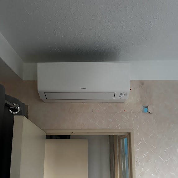 Installation pompe à chaleur DAIKIN “bi-split” dans l’Ain - Solufroid