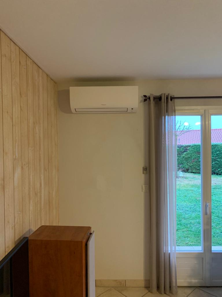 Installation – Climatiseur réversible DAIKIN Sensira 4,2 kW - Solufroid