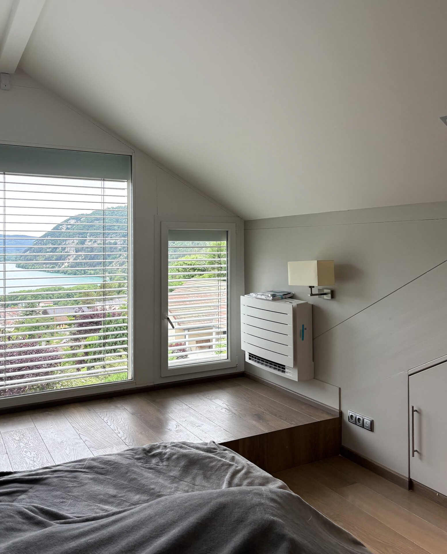 Chantier à Nantua : installation d’une unité console et d’unités murales Daikin - Solufroid