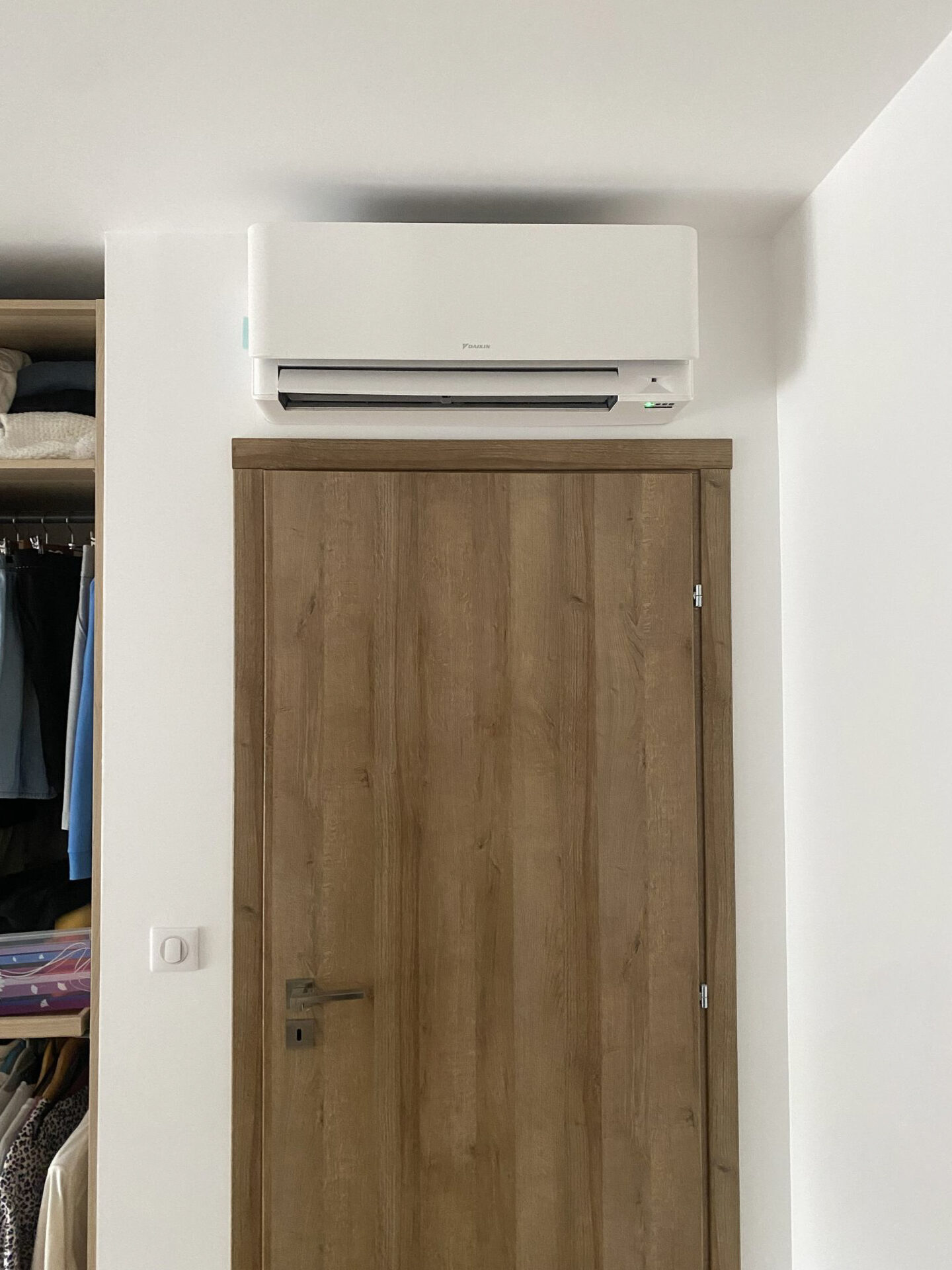 Installation d&rsquo;une pompe à chaleur Air/Air Daikin Stylish à Divonne-les-Bains - Solufroid